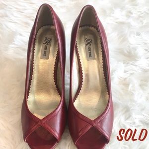 SM New York Size 9M Red Lucy Peep Toe Pumps